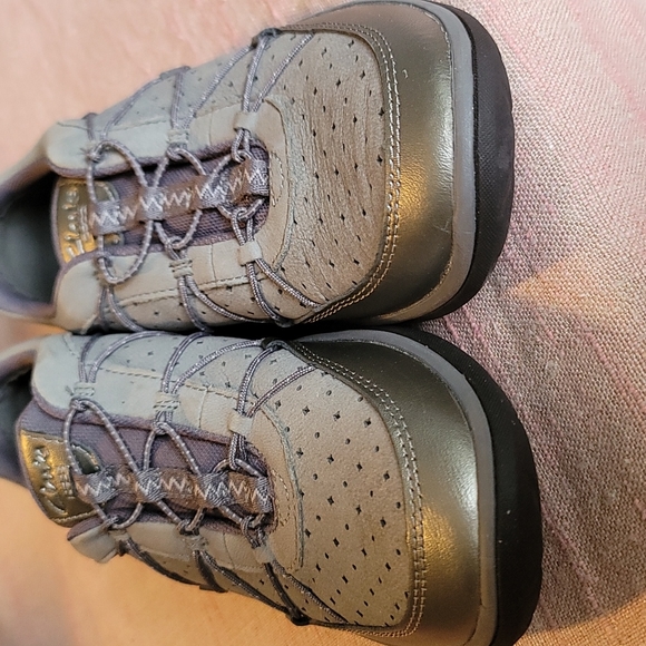 Clarks - Picture 4 of 8